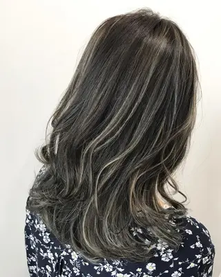 セミロング カラー 若杉 諒のヘアスタイル