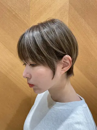 ショート ARMONY秋山輝也 コテ巻き風パーマ特化のヘアスタイル