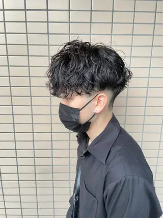 ショート カラー パーマ ヘアアレンジ メンズ 磯村 翔大のヘアスタイル