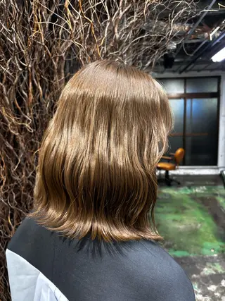 ミディアム カラー 野上 優子のヘアスタイル