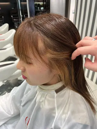 ミディアム カラー 岡野 芽依のヘアスタイル