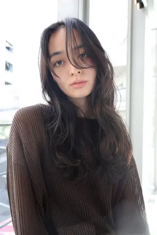 ロング カラー パーマ ヘアアレンジ デザインカラー✨ 日高桃佳のヘアスタイル