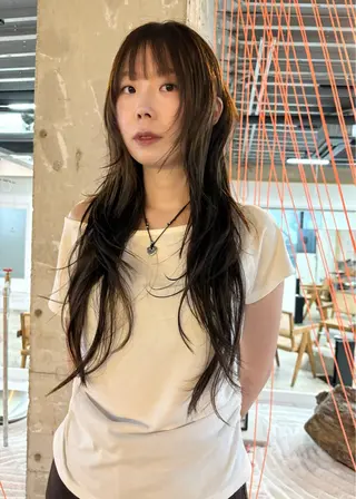 ロング カラー ヘアアレンジ Ayaka 透明感カラーのヘアスタイル