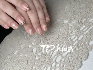 ミディアム めぐみのネイルサロン スタッフ練習のネイルデザイン