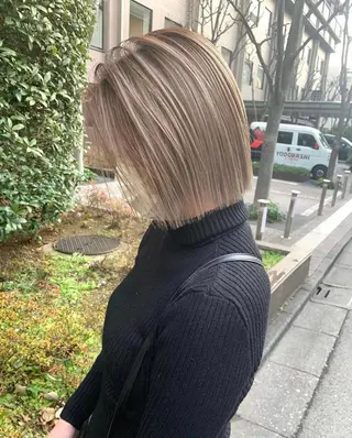 ショート ミルクティーベージュ ブリーチ 店長 清水のヘアスタイル