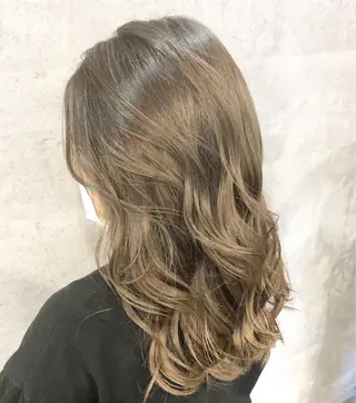セミロング カラー 髪質改善で 憧れの潤艶美髪にのヘアスタイル