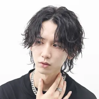ミディアム カラー パーマ メンズ 🔥メンズ極🔥韓国 シャドウ/波巻き柿崎のヘアスタイル