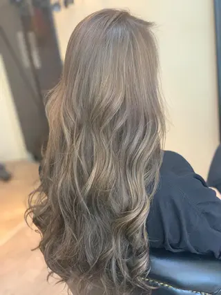 ロング カラー 鶴見 和美のヘアスタイル