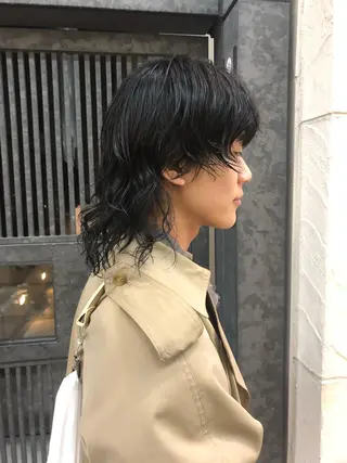 ミディアム パーマ ウルフカット／吉村 桃子のヘアスタイル