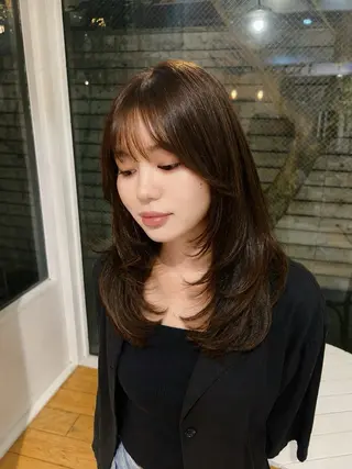 ミディアム ミディアムレイヤー/ 艶カラー🎀　emiのヘアスタイル