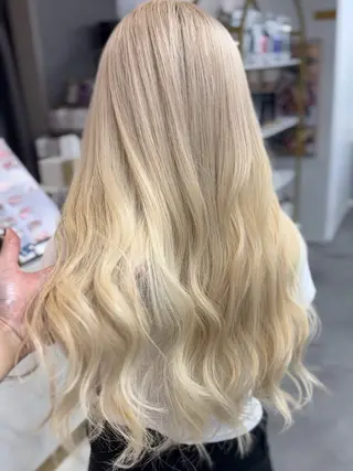 ロング 韓国風 白髪ぼかし NAOTOのヘアスタイル