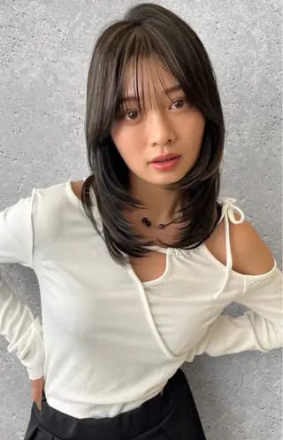 ミディアム 矢島 真由美のヘアスタイル
