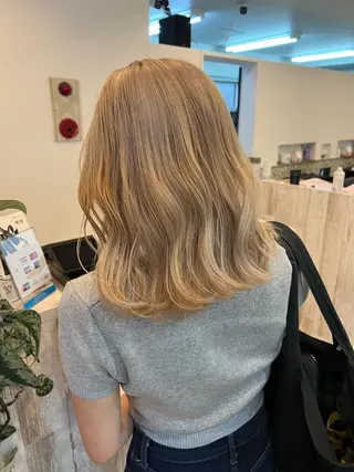 ミディアム カラー ブリーチ特化 梅田本多翔のヘアスタイル