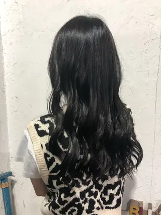 カラー indigo/ Minamiのヘアスタイル