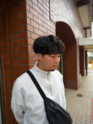 パーマ メンズ 保坂 駿太郎のヘアスタイル