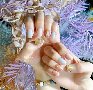 ミディアム ネイル Blowe ニュアンスのネイルデザイン
