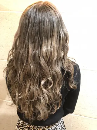 ロング カラー ハイトーン得意😍 Lumiereのヘアスタイル