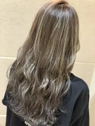 ロング カラー ハイトーン得意😍 Lumiereのヘアスタイル