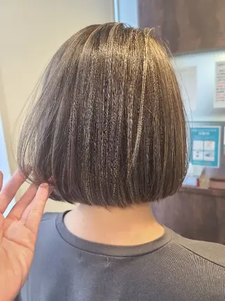 ショート 艶髪/オリーブ系/ 肌が綺麗に見えるお色のヘアスタイル