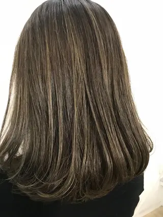 ショート カラー レイヤーカット 西村あきやのヘアスタイル