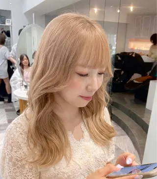 ロング 栄ハイトーン/ ベージュカラー中園薪のヘアスタイル