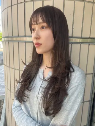 ロング ユナ ナチュラル／透明感のヘアスタイル