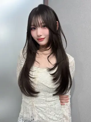 ロング カラー 友田 那都のヘアスタイル