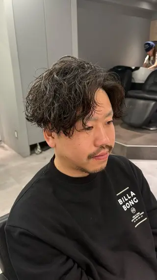 ミディアム パーマ メンズ 高橋 周のヘアスタイル