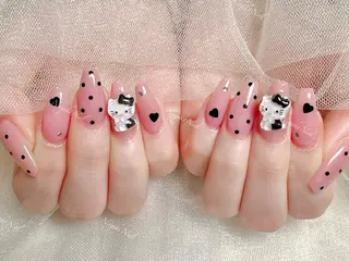 ネイル 🦋 Queenieのネイルデザイン