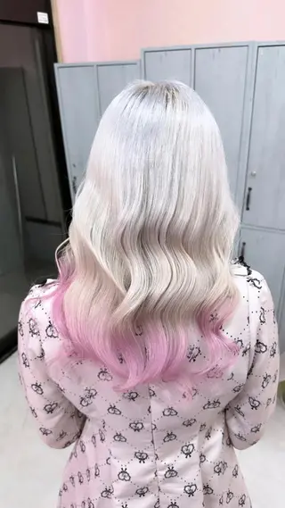 セミロング カラー ブリーチ特化🌈 MANATOのヘアスタイル