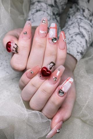 ネイル Queens テイのネイルデザイン