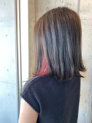 カラー 岡 舞唯のヘアスタイル