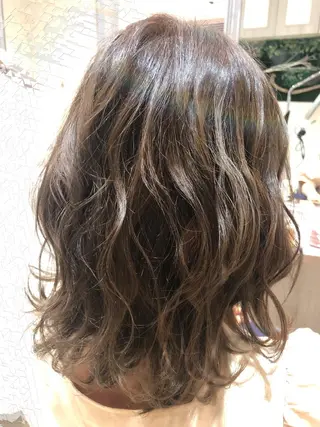 セミロング カラー 似合う髪型見つけます AYAKAのヘアスタイル