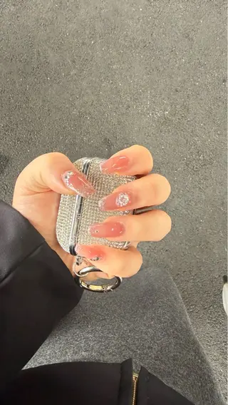 ロング イレジスティブル ネイルズのネイルデザイン
