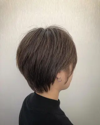 ショート カラー 白井 つづりのヘアスタイル