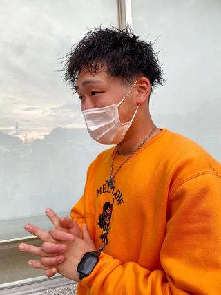 ショート パーマ メンズ 横地 凌のヘアスタイル