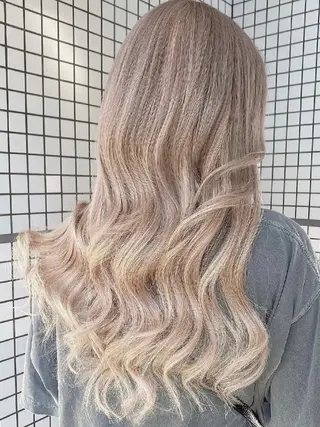 セミロング vizz SAKIのヘアスタイル