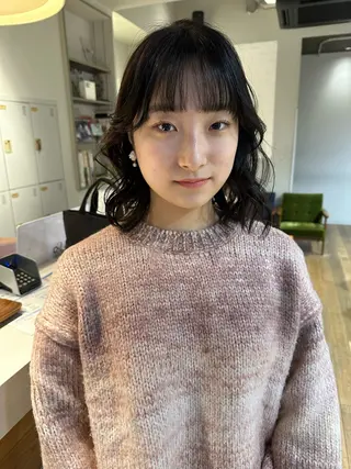 ミディアム カラー 塩澤 榛奈のヘアスタイル