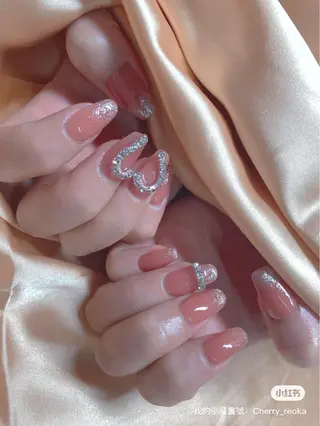 ミディアム ネイル Blowe ニュアンスのネイルデザイン
