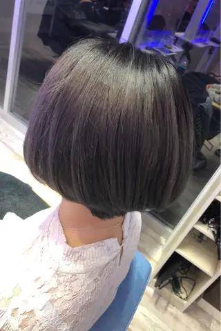 ショート カラー 白井 つづりのヘアスタイル