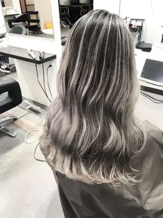 セミロング カラー LOOP hairのヘアスタイル