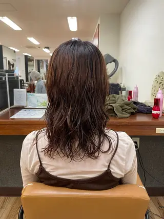ミディアム パーマ スー 髪質改善 レイヤーのヘアスタイル