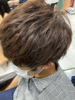 メンズ グレージュ達人/赤み 消し/ブリーチ/岩崎のヘアスタイル