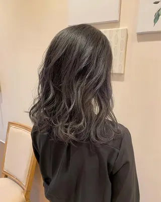 ミディアム カラー 韓国レイヤー×艶髪 ハイトーンRyukiのヘアスタイル