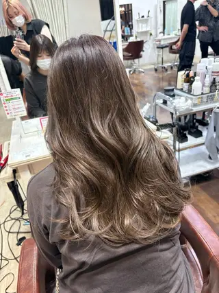 ロング カラー 浦﨑 笑美里のヘアスタイル