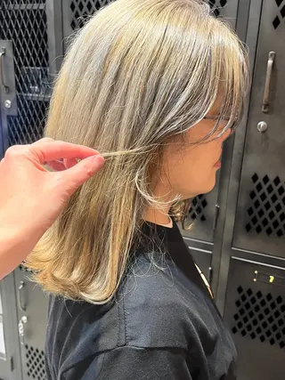ミディアム カラー 久木原 ゆりのヘアスタイル