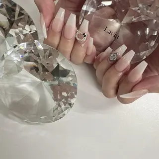 ネイル lavia🖤 ayumiのネイルデザイン