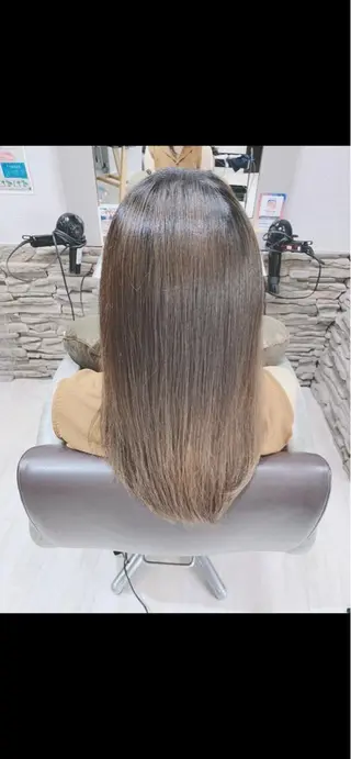 セミロング PANOL 秀島のヘアスタイル