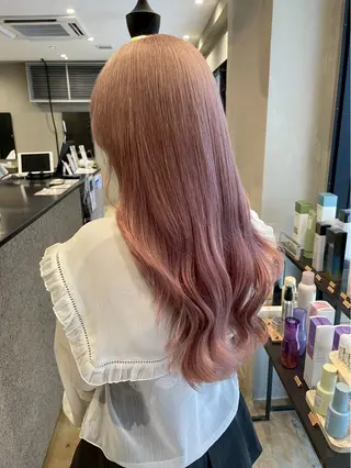 ロング 紅/透明感カラー /カットのヘアスタイル