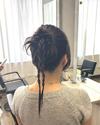 ロング ヘアアレンジ Anju／ 小顔カットのヘアスタイル